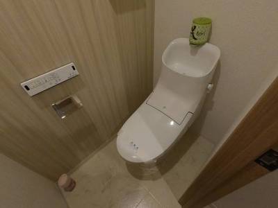 温水洗浄便座付きトイレです