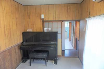 １階洋室
ピアノあり（要整備）