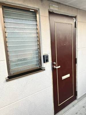 玄関ドアも全てクリーニング、ピカピカです