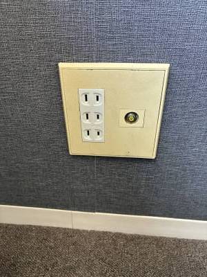 コンセントも３ツ口で家電製品の多いライフスタイルにも対応！