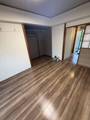 広々とした空間、照明にもこだわっています。