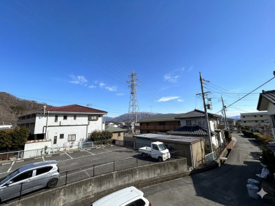 窓の外には美しい山々　四季の移ろいを感じられる贅沢な景色です