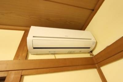 エアコン新品、壁は健康漆喰です