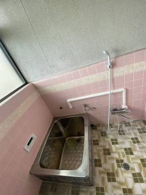 浴室は追い焚き機能付きでシャワーの水圧も強力です。