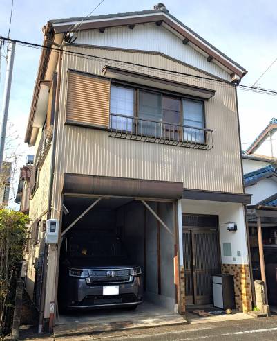 車庫付きの戸建て、宅配BOX・カメラ付きインターホンあり♪ 車庫付きの戸建て、宅配BOX・カメラ付きインターホンあり♪