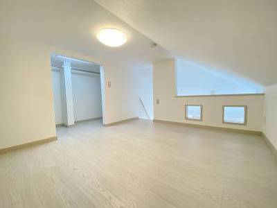 寝室にもできる広さのロフト