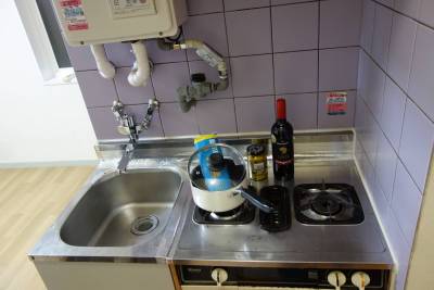 キッチンは都市ガス２口なのでお料理もしっかりできます。