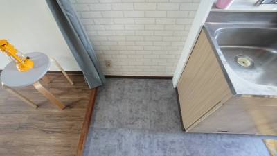 冷蔵庫置き場
キッチン床は石目調