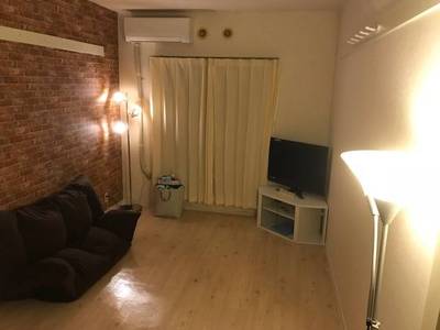 天井照明を消すとちょっとムーディなお部屋になります♪
