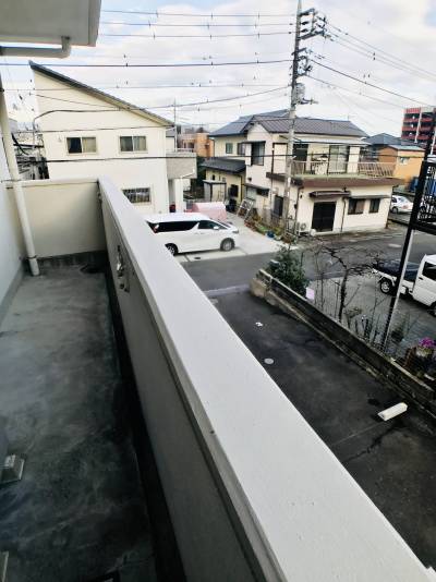 広々バルコニーは日当たりも抜群です♪