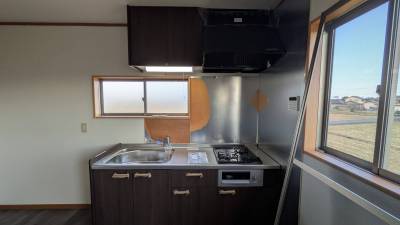 二口ガスコンロ付のシステムキッチン。