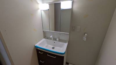 三面鏡洗髪洗面化粧台。