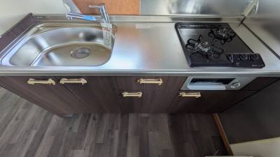 二口ガスコンロ付のシステムキッチン。