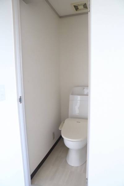 新品トイレ温水洗浄便座付き