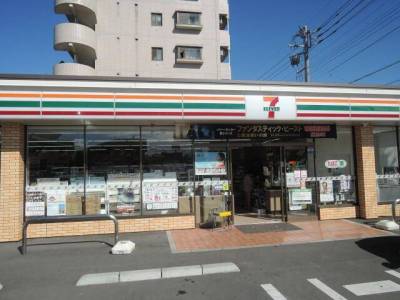 セブンイレブン坂戸泉店が徒歩2分圏内です