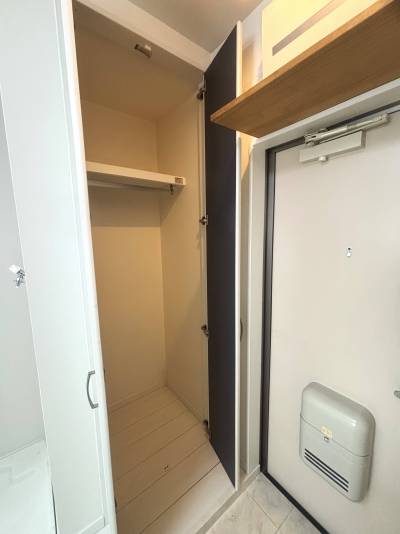 洋服や荷物を収納できるクローゼット付！