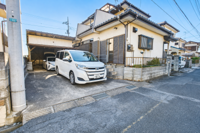 大型駐車場完備！