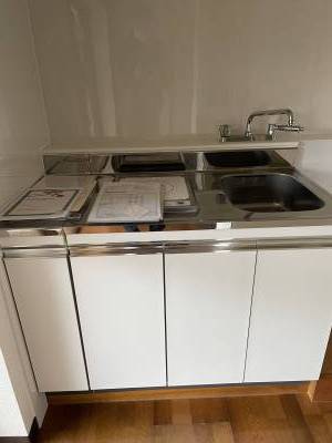 IHコンロのキッチン、右側に洗濯機が置けます