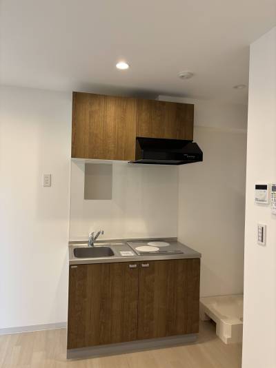 高グレードなシステムキッチン♪洗面用の鏡を設置してます♪
