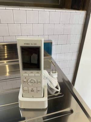 テレビモニターホン、子機もあるので便利です♪