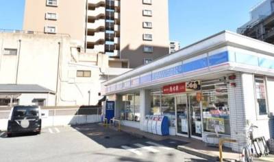 写真の先に見えるビルはダイナコート県庁前です！