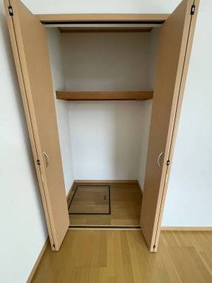 洋室6.1畳
クローゼット付き