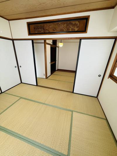 ２部屋を繋ぐ襖を開けると開放感たっぷり