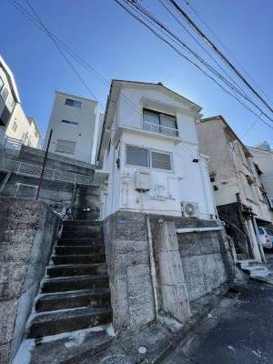 お城のような美しい外観です。