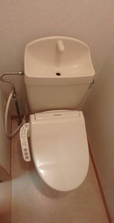 トイレ、温水洗浄装置付き