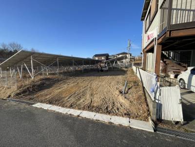 隣地40坪も駐車場などに使えます。敷地内です。