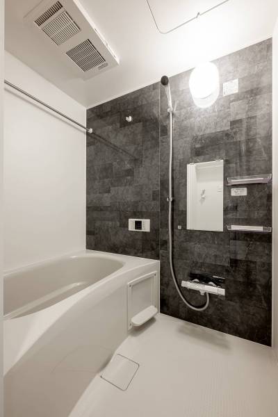 高級感と清潔感を兼ね備えたバスルームです。