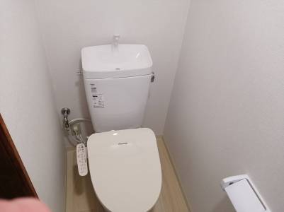 洋式トイレ　ウォシュレット付