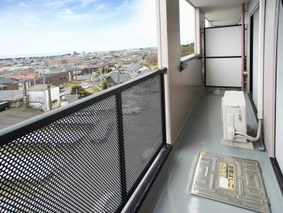 日当たりの良いベランダで、いつでも外の景色を楽しめます