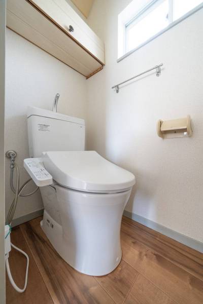 新品のウォシュレット付きトイレです