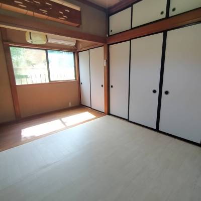 6畳のとなりの4.5畳。採光良好。収納もたっぷりです。