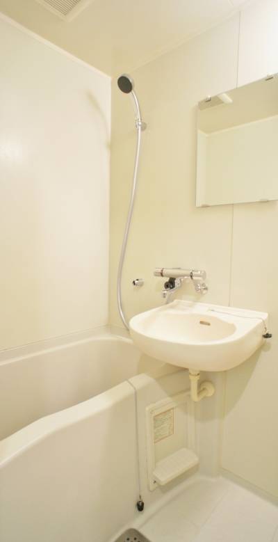 清潔な独立バスユニット