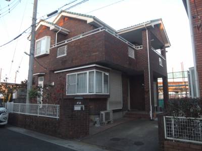 外壁が煉瓦の造りの住宅が45棟あり落ち着いた雰囲気の住宅地。