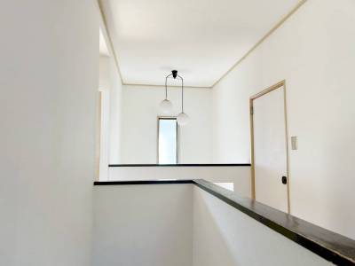 開放感のある吹き抜け玄関