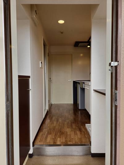 玄関扉からの様子