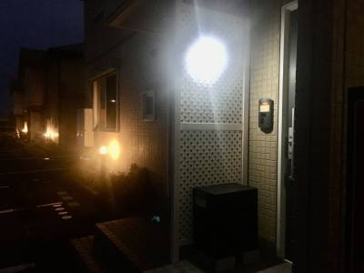 玄関のライトは自動点灯