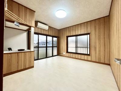 2階の寝室陽当たり良好8帖