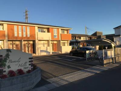 エントランスから見て。広々していて、日当たりも良好です