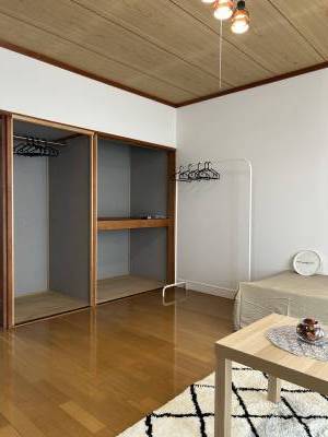 収納は１帖分！ハンガーパイプ付きです