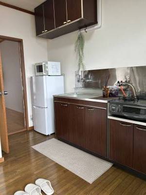 落ち着いた清潔感のあるキッチン。２口ガスコンロ付