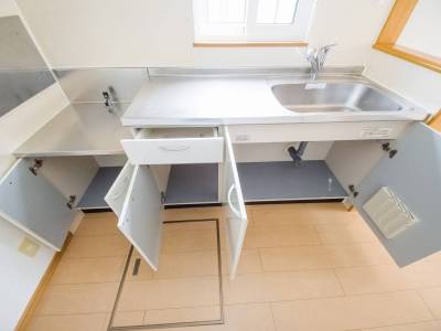 十分な収納スペースも備え、清潔です