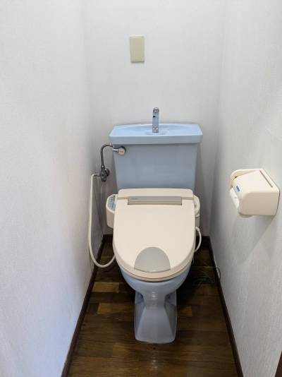 トイレはウォシュレットつき
