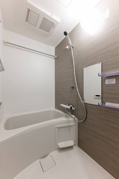 きれいで広々としたお風呂です。