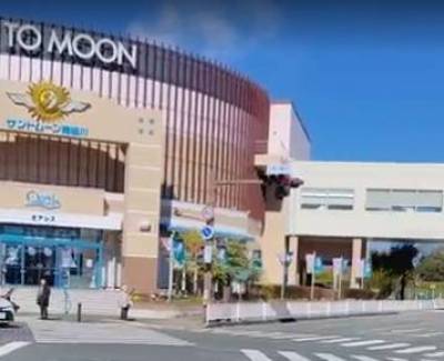 徒歩3分にスーパー・映画館・銀行など揃います