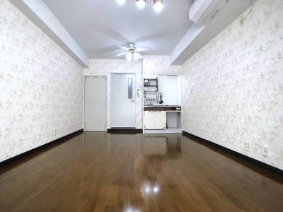 白いつまらない賃貸の壁紙に飽きた方のためのお部屋