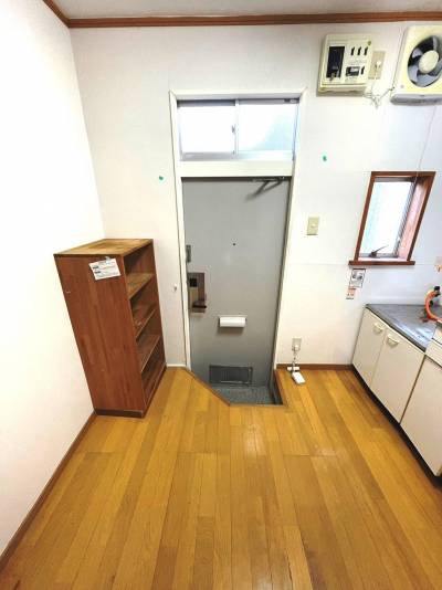 玄関回りも広々です、テンキーロックになっています！